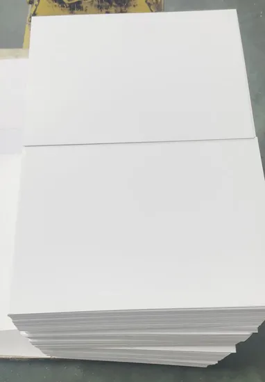 Valge kaetud pappvarude SBS BLISCHAKEKS